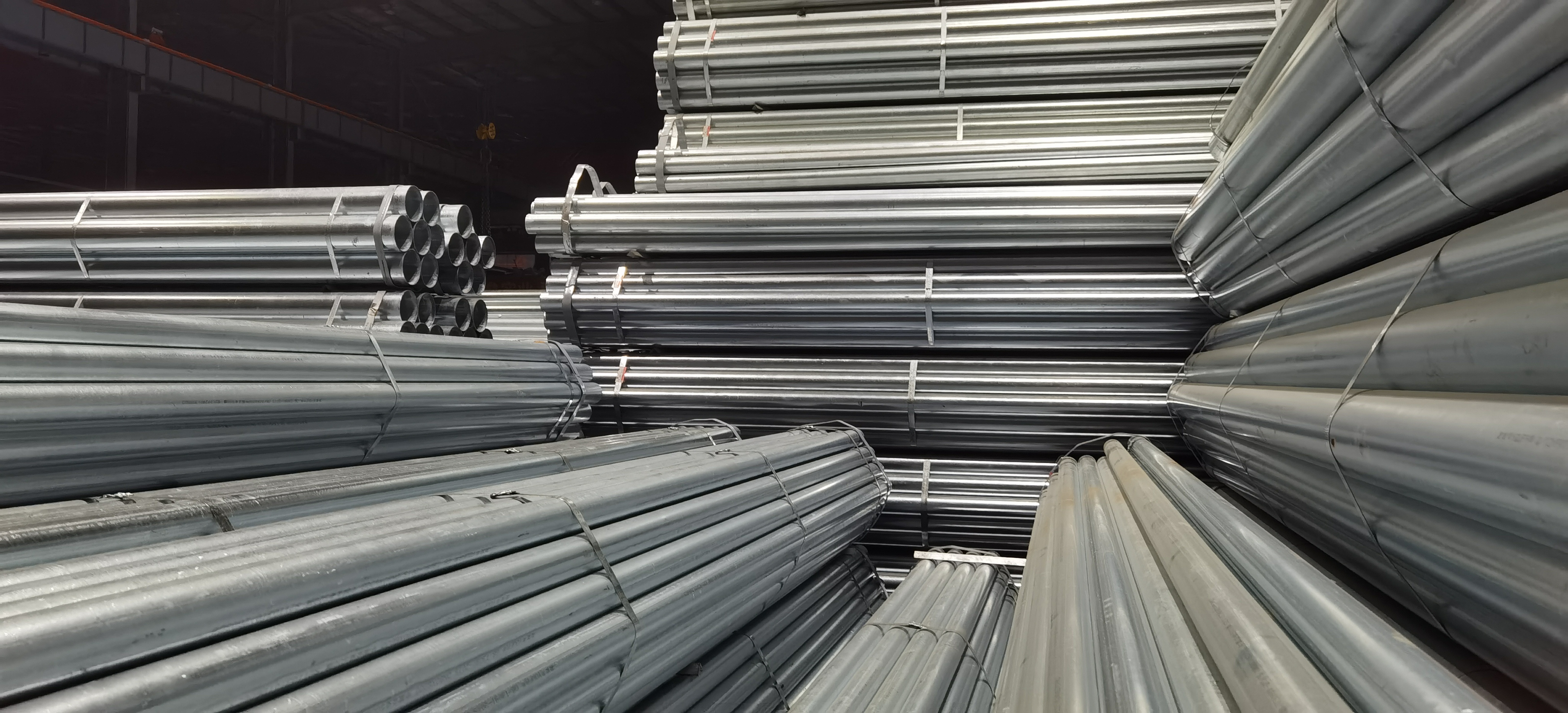 浅析镀锌钢管的几种分类以及生产工艺的流程。